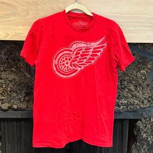 Detroit Red Wings tee shirt - great condition!!